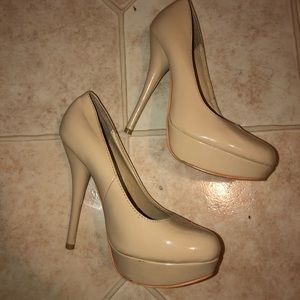 Patent leather nude platform stiletto heel